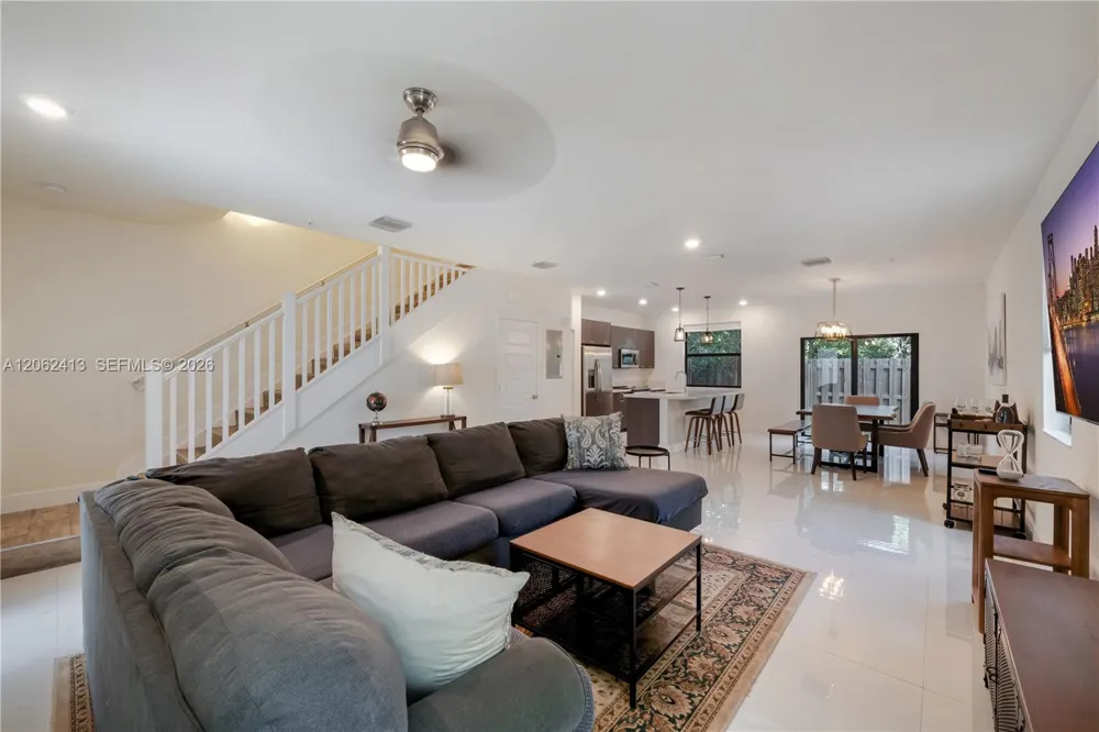 10425 NW 82nd St #4 Doral, FL 33178