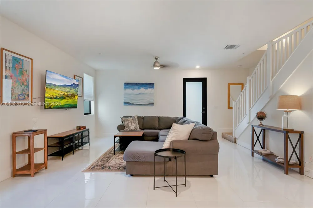 10425 NW 82nd St #4 Doral, FL 33178