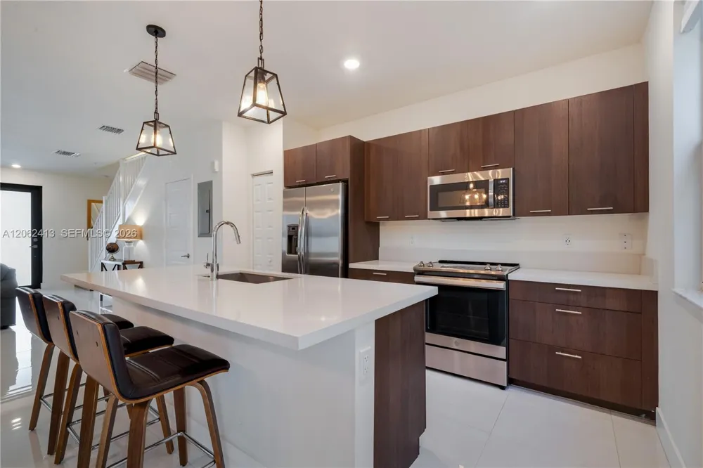 10425 NW 82nd St #4 Doral, FL 33178
