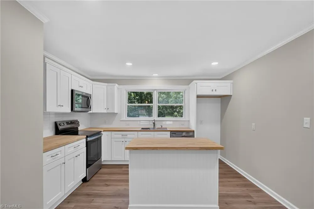 128 Englewood Drive Archdale, NC 27263