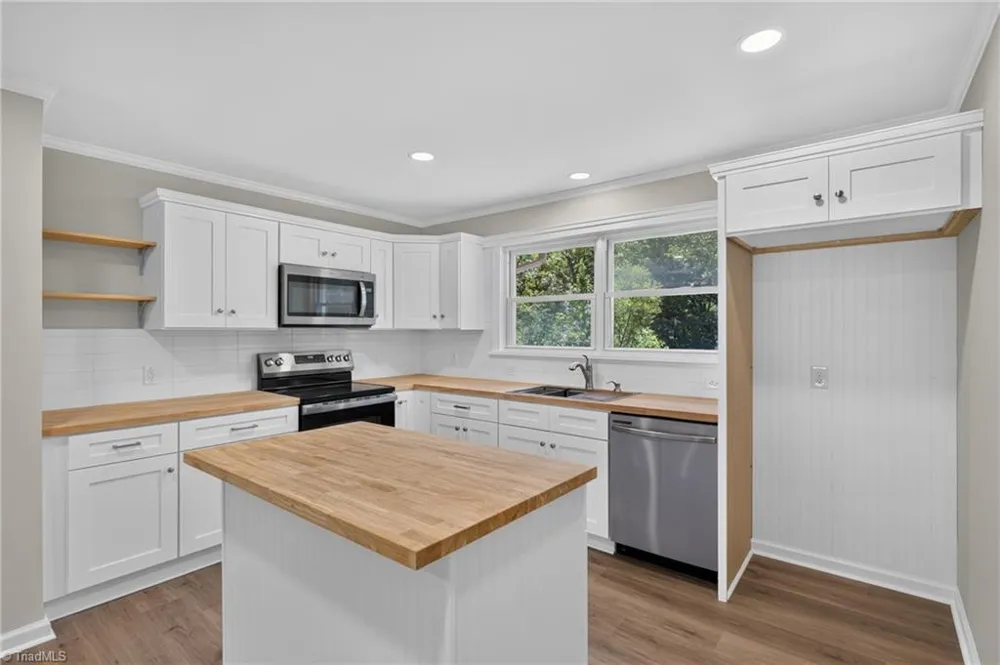 128 Englewood Drive Archdale, NC 27263