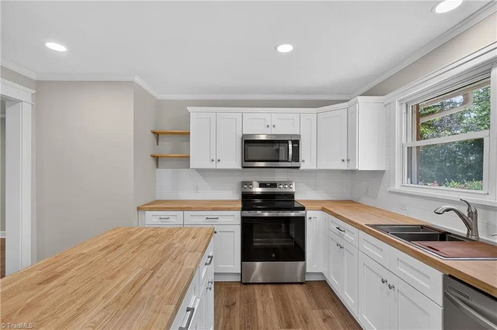 128 Englewood Drive Archdale, NC 27263