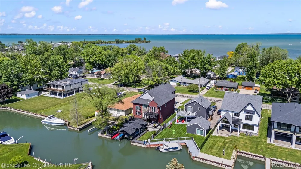 41245 Belvidere Street Harrison Charter Township, MI 48045