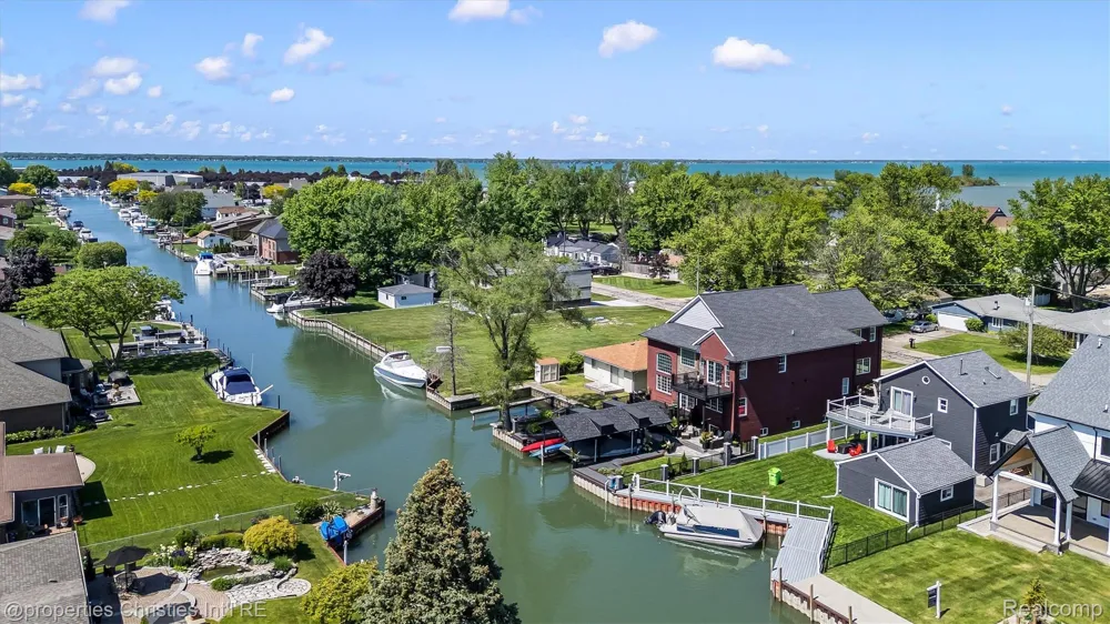 41245 Belvidere Street Harrison Charter Township, MI 48045