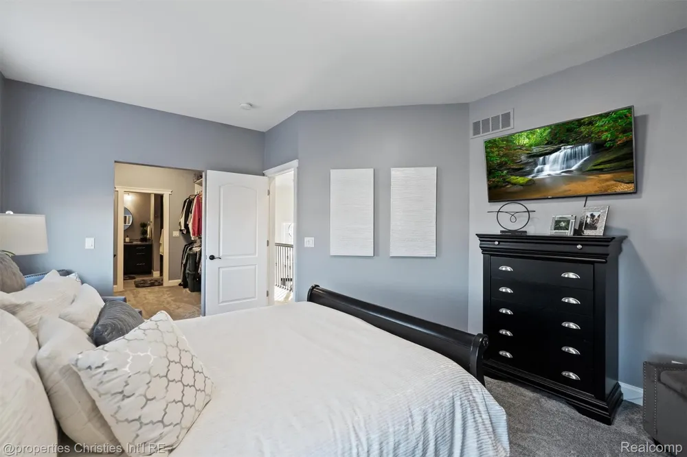 41245 Belvidere Street Harrison Charter Township, MI 48045