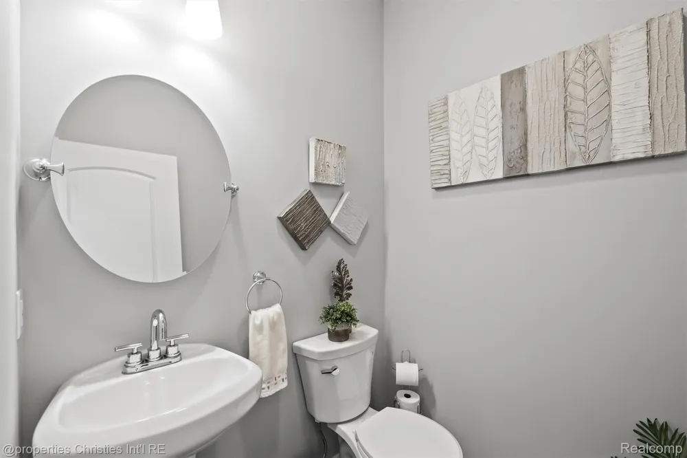 41245 Belvidere Street Harrison Charter Township, MI 48045