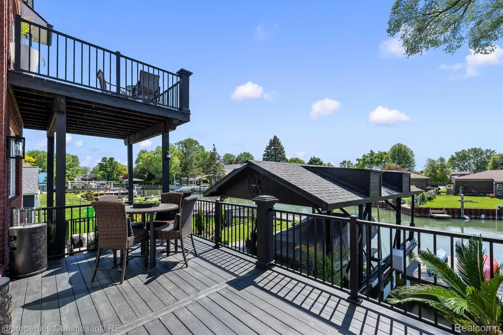 41245 Belvidere Street Harrison Charter Township, MI 48045