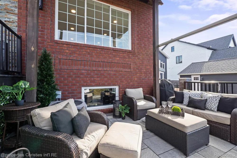 41245 Belvidere Street Harrison Charter Township, MI 48045