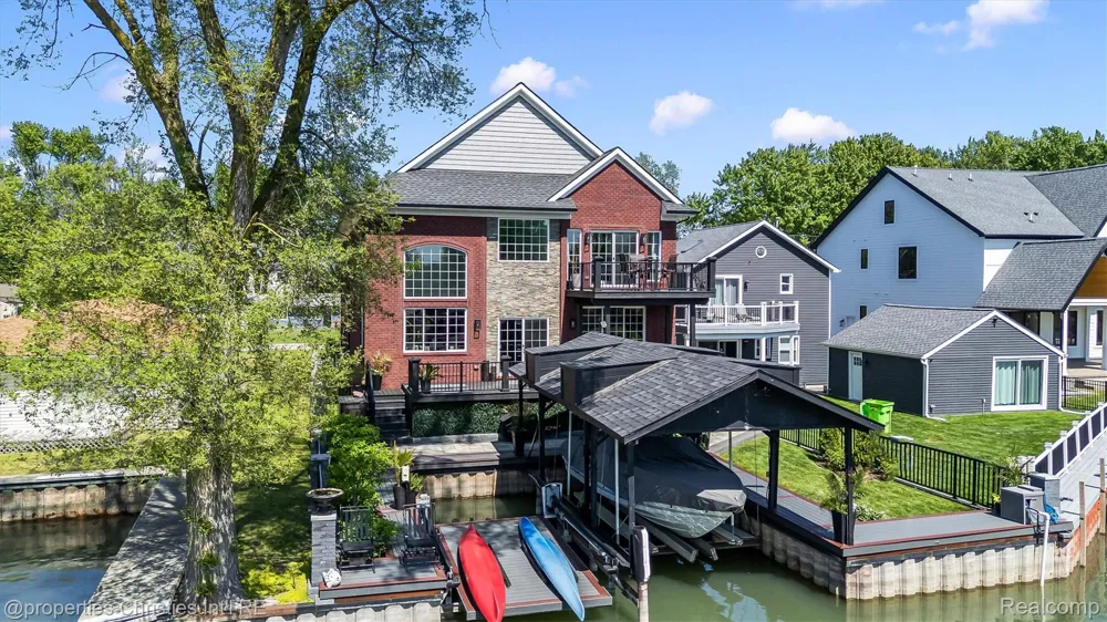41245 Belvidere Street Harrison Charter Township, MI 48045