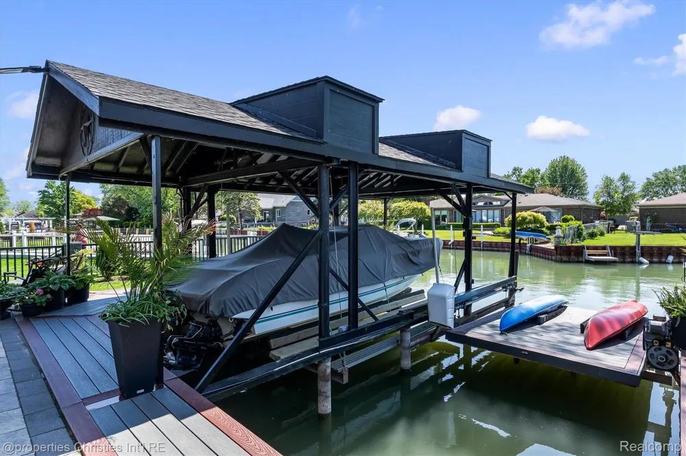 41245 Belvidere Street Harrison Charter Township, MI 48045