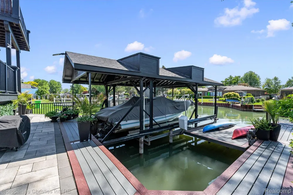 41245 Belvidere Street Harrison Charter Township, MI 48045