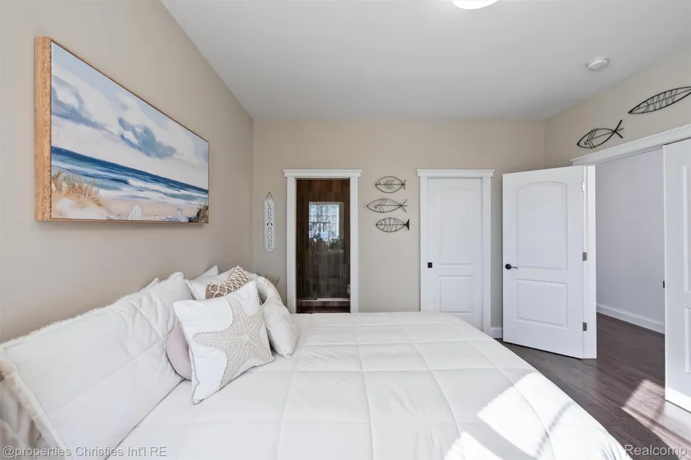 41245 Belvidere Street Harrison Charter Township, MI 48045