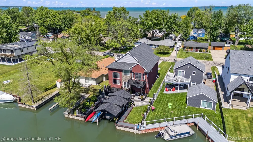 41245 Belvidere Street Harrison Charter Township, MI 48045
