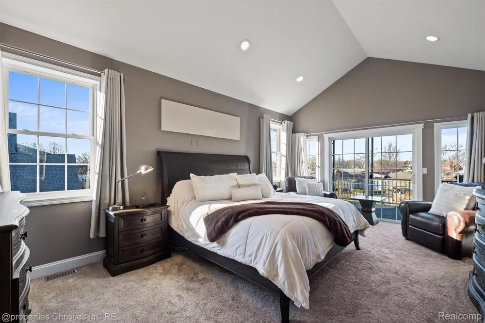 41245 Belvidere Street Harrison Charter Township, MI 48045