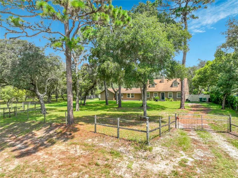 670 E STATE ROAD 46 Geneva, FL 32732