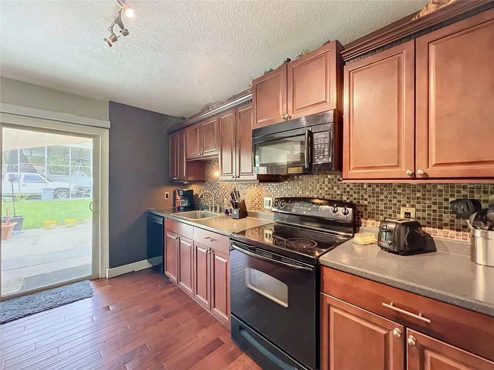 670 E STATE ROAD 46 Geneva, FL 32732