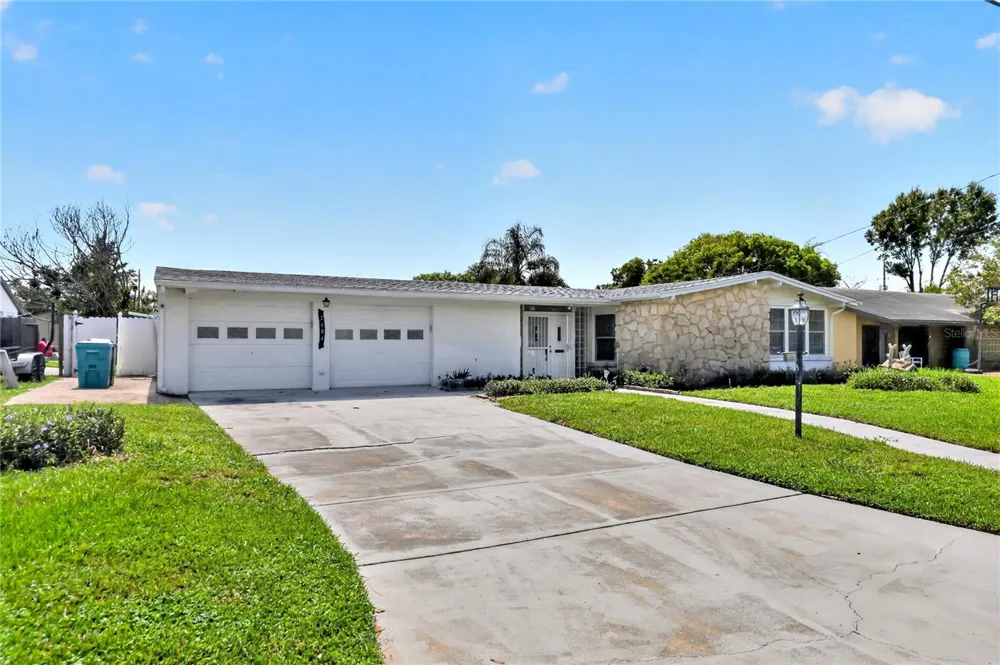 2604 REEF COURT Orlando, FL 32805