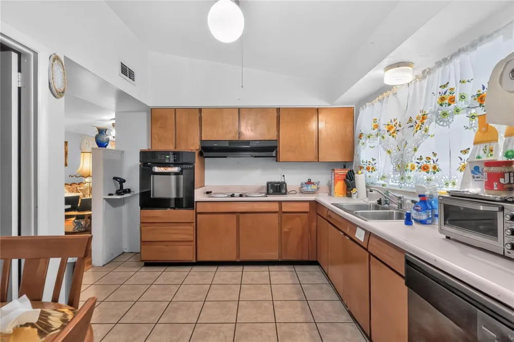 2604 REEF COURT Orlando, FL 32805