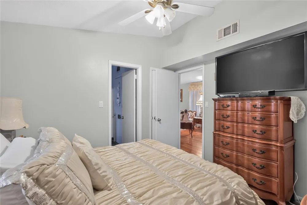 2604 REEF COURT Orlando, FL 32805