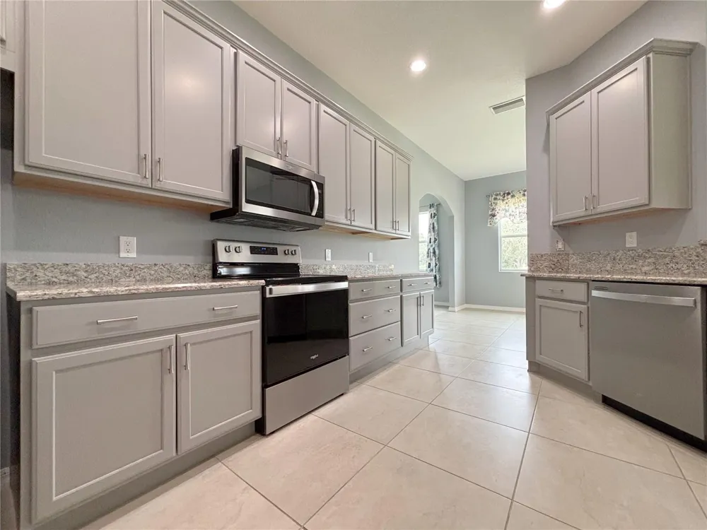 1124 SAWGRASS DRIVE Winter Haven, FL 33884