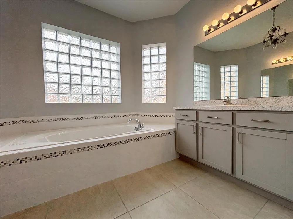 1124 SAWGRASS DRIVE Winter Haven, FL 33884
