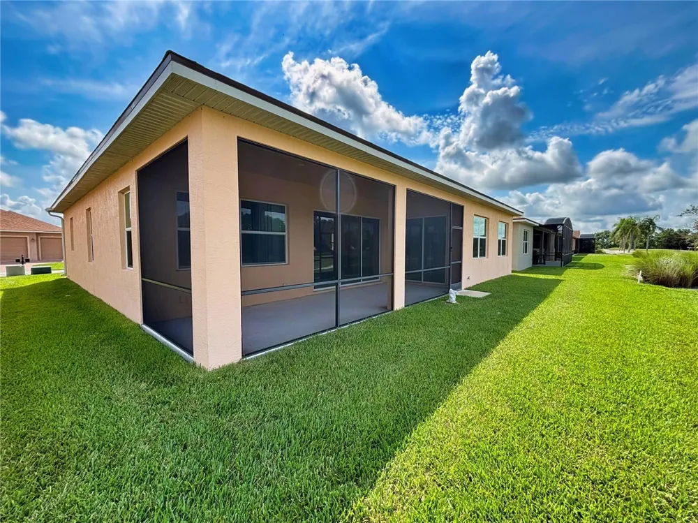 1124 SAWGRASS DRIVE Winter Haven, FL 33884