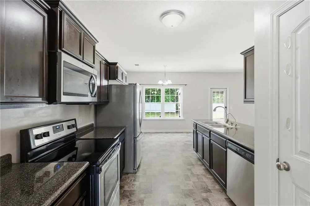 1277 Peacock Trail Hinesville, GA 31313