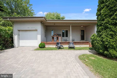 212 SKYLINE DRIVE