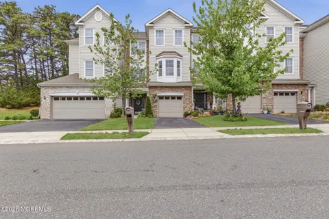 346 Hawthorne Lane