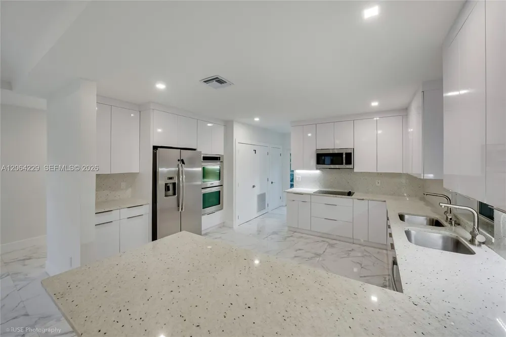 52 Camden Dr Bal Harbour, FL 33154