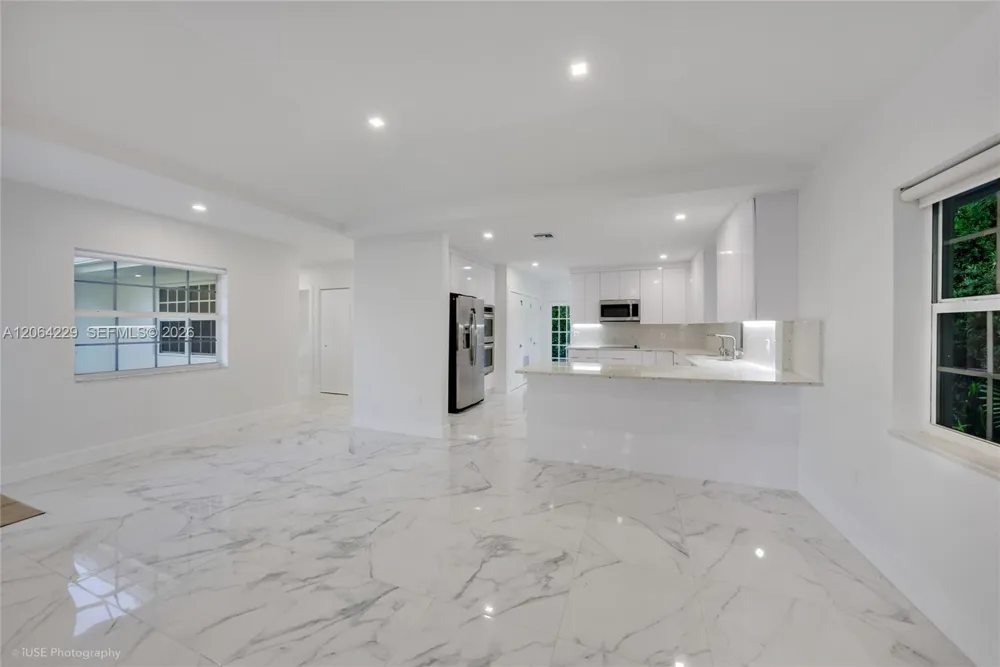 52 Camden Dr Bal Harbour, FL 33154
