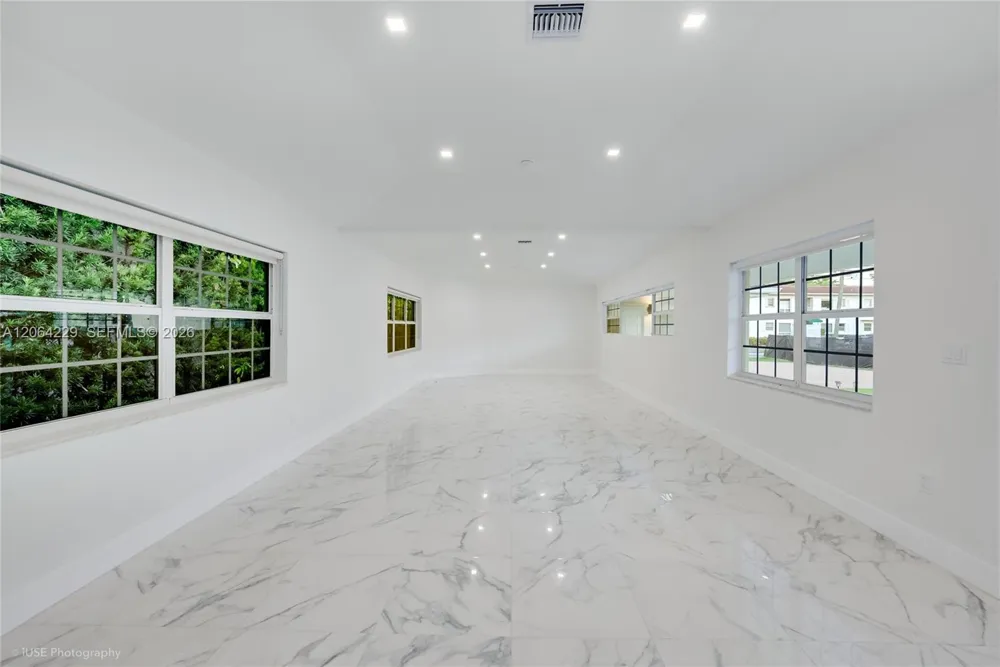 52 Camden Dr Bal Harbour, FL 33154