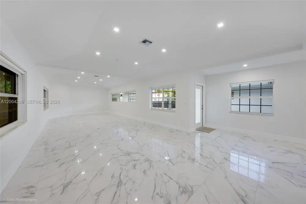 52 Camden Dr Bal Harbour, FL 33154