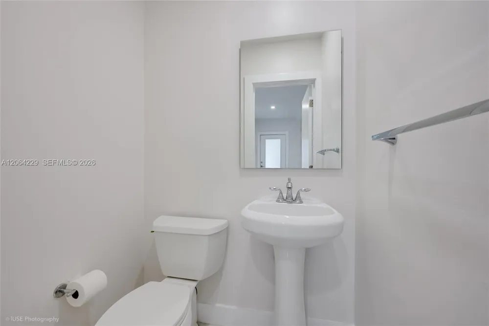 52 Camden Dr Bal Harbour, FL 33154