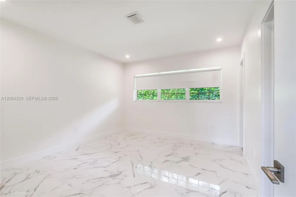 52 Camden Dr Bal Harbour, FL 33154