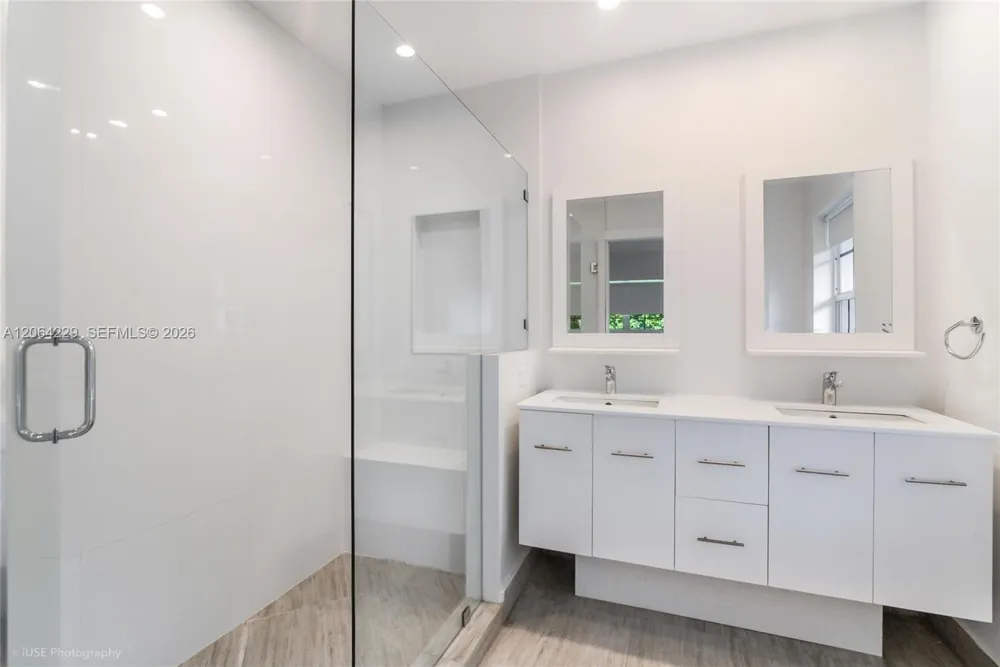 52 Camden Dr Bal Harbour, FL 33154