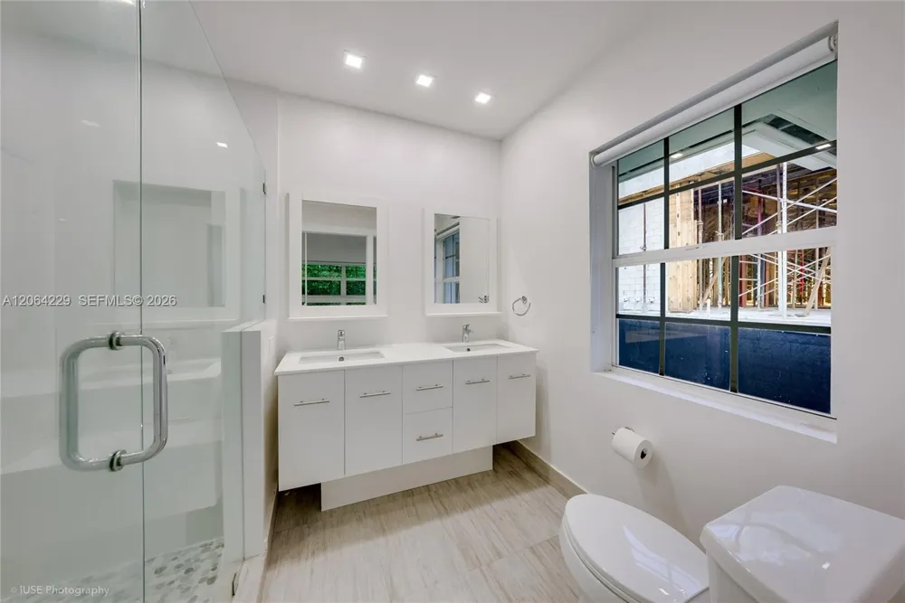 52 Camden Dr Bal Harbour, FL 33154