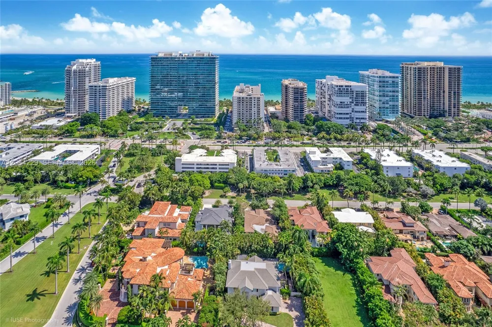 52 Camden Dr Bal Harbour, FL 33154