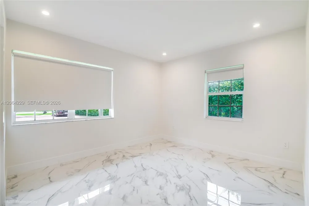 52 Camden Dr Bal Harbour, FL 33154
