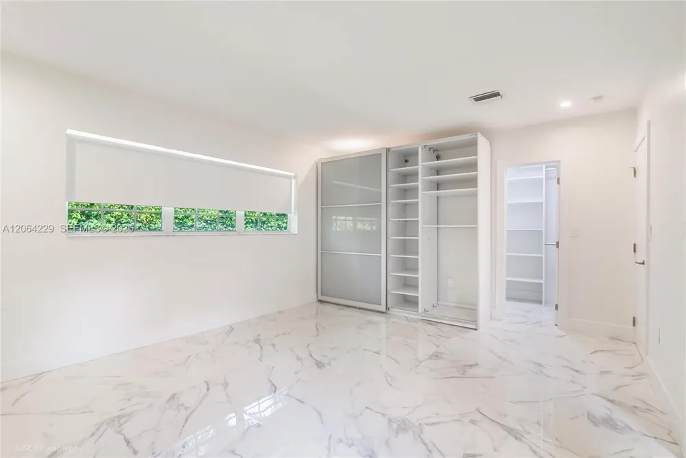 52 Camden Dr Bal Harbour, FL 33154
