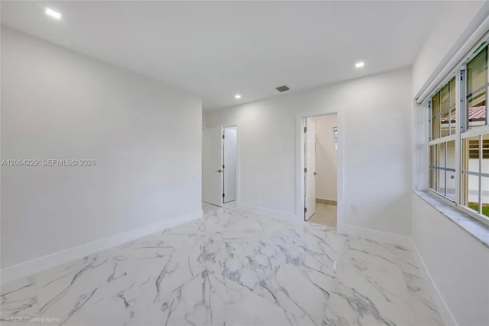 52 Camden Dr Bal Harbour, FL 33154