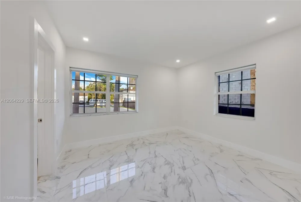 52 Camden Dr Bal Harbour, FL 33154