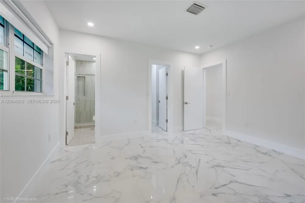 52 Camden Dr Bal Harbour, FL 33154
