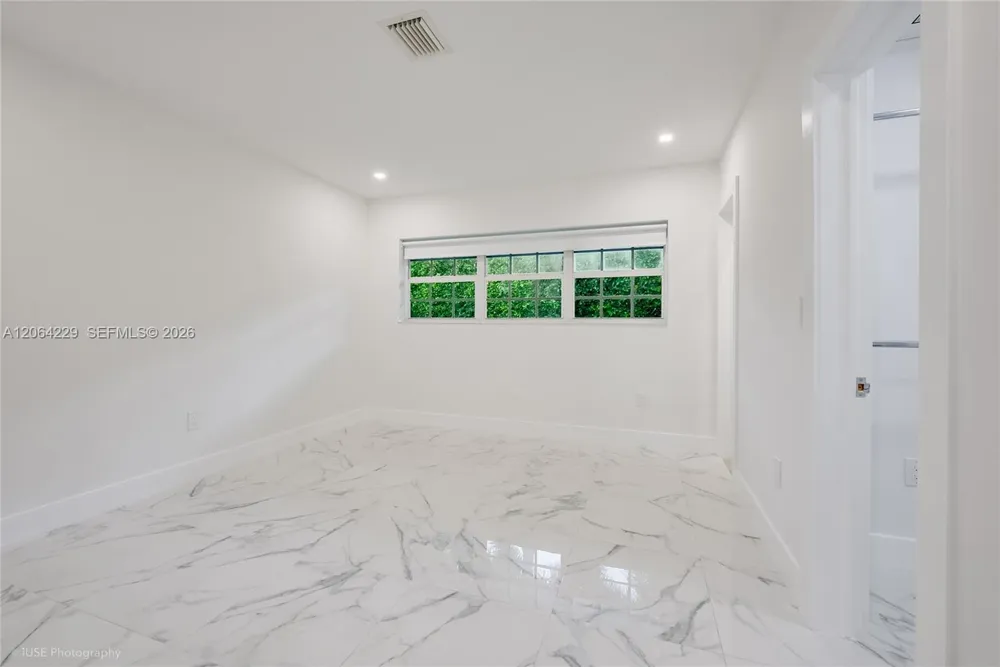 52 Camden Dr Bal Harbour, FL 33154