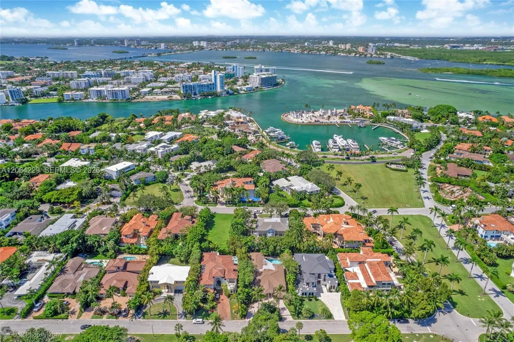 52 Camden Dr Bal Harbour, FL 33154