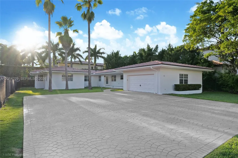 52 Camden Dr Bal Harbour, FL 33154