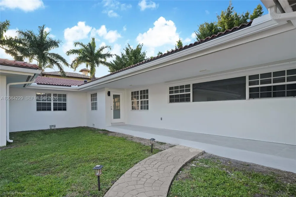 52 Camden Dr Bal Harbour, FL 33154