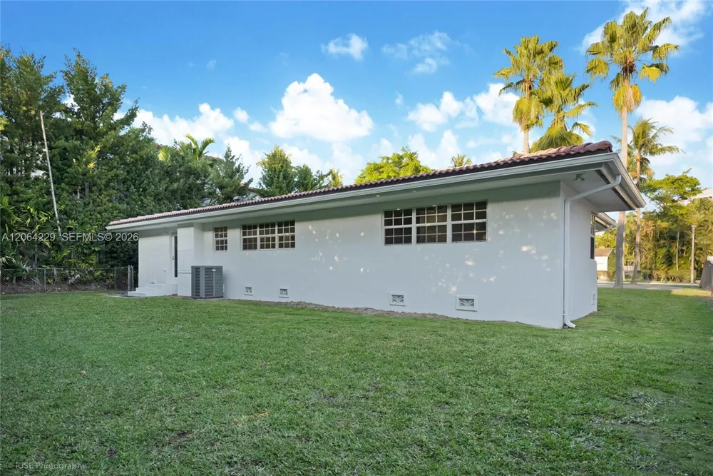 52 Camden Dr Bal Harbour, FL 33154