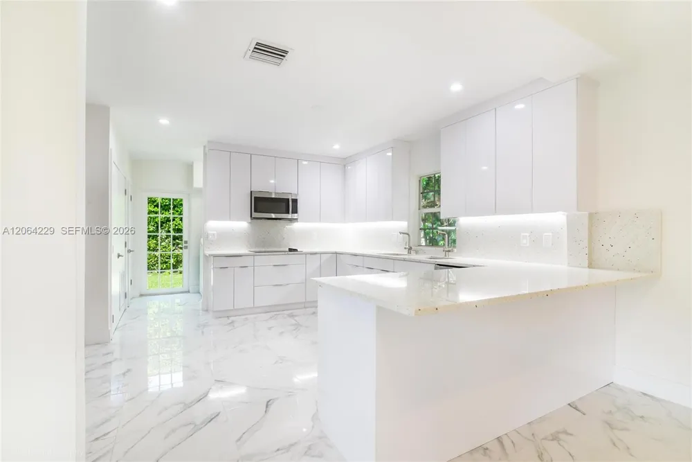 52 Camden Dr Bal Harbour, FL 33154