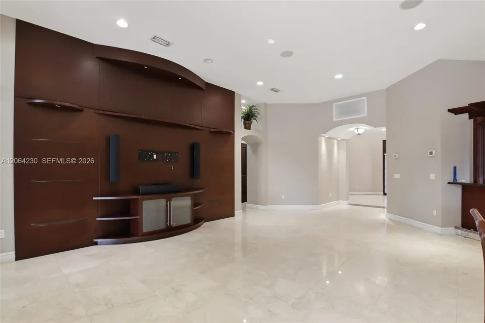 6200 SW 97th Ave Miami, FL 33173